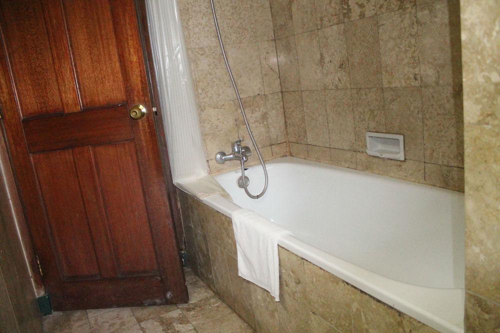 סוראבאיה Satelit Hotel מראה חיצוני תמונה