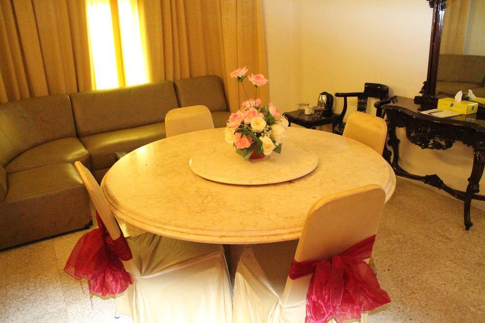 סוראבאיה Satelit Hotel מראה חיצוני תמונה